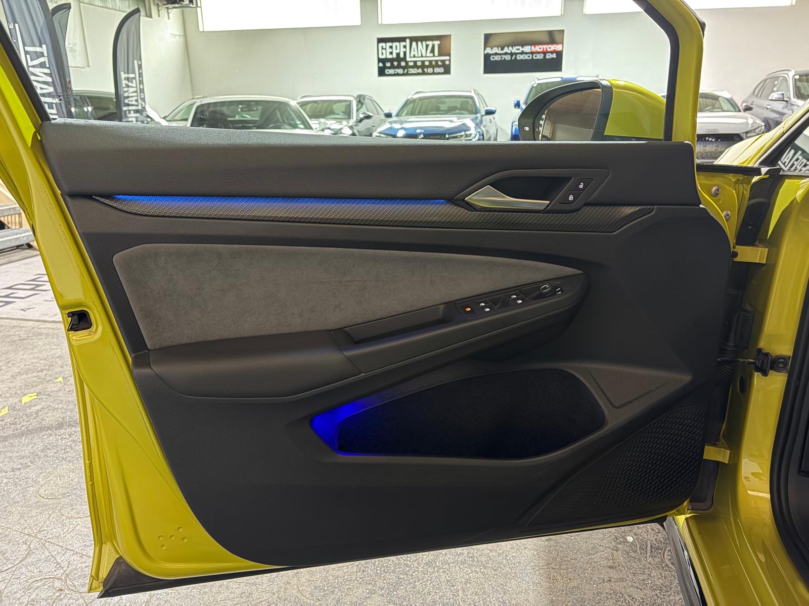 fullVW Golf VIII 2.0TDI R-LINE 2021