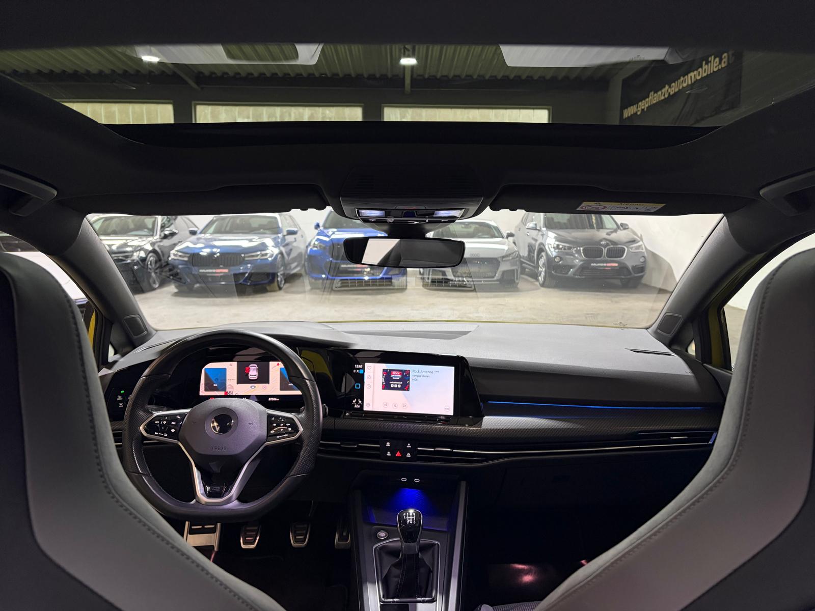 fullVW Golf VIII 2.0TDI R-LINE 2021
