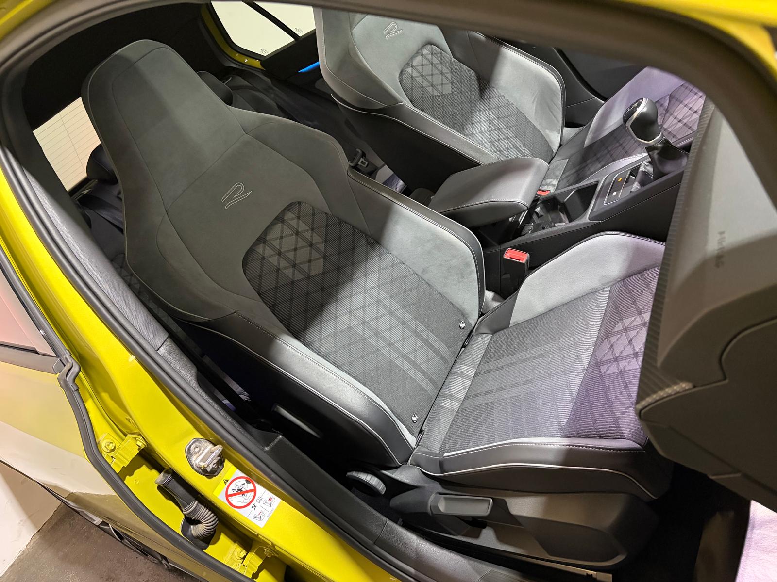 fullVW Golf VIII 2.0TDI R-LINE 2021