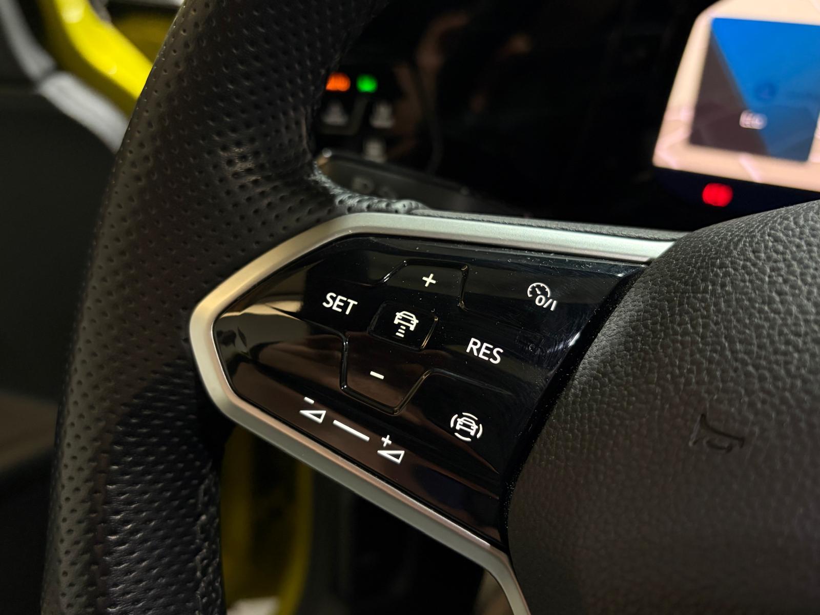 fullVW Golf VIII 2.0TDI R-LINE 2021